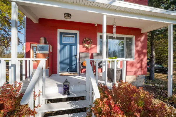 5954 Mohawk Rd, Wayne, WI 53010