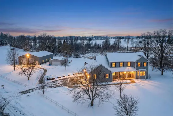 1717 Ernst Dr, Hartford, WI 53027