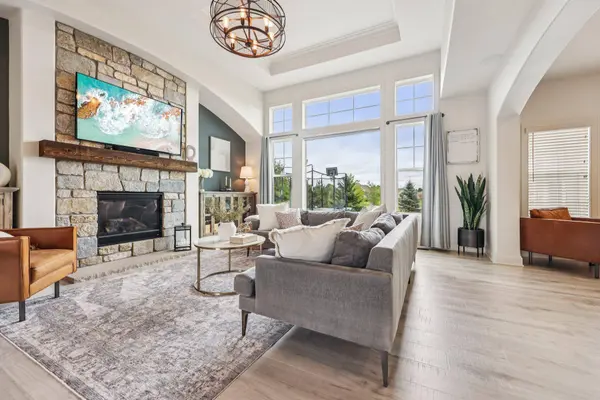 1609 Whistling Hill Cir, Hartland, WI 53029