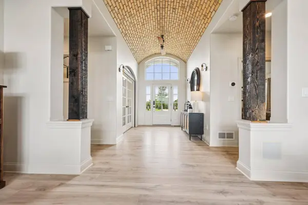 1609 Whistling Hill Cir, Hartland, WI 53029