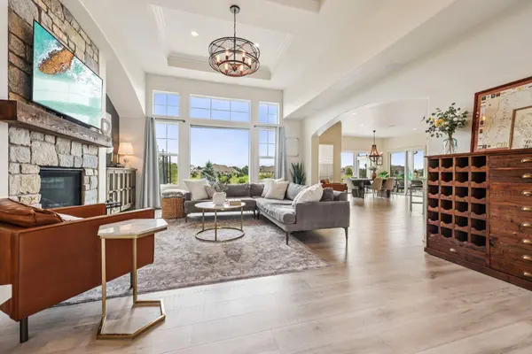 1609 Whistling Hill Cir, Hartland, WI 53029