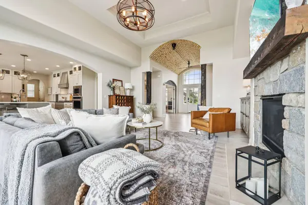 1609 Whistling Hill Cir, Hartland, WI 53029