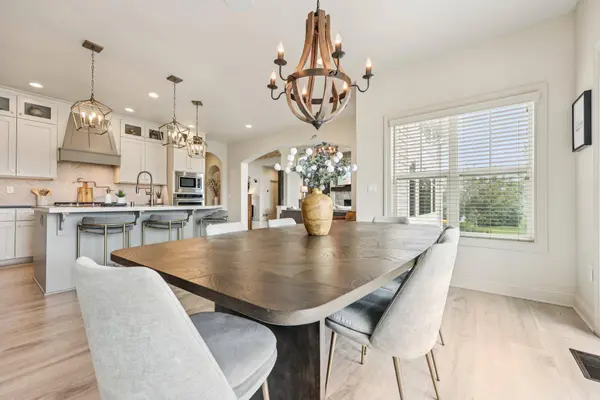 1609 Whistling Hill Cir, Hartland, WI 53029