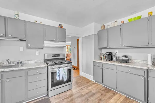 6528 W North Ave, Wauwatosa, WI 53213