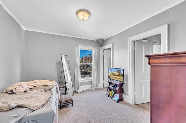 6528 W North Ave, Wauwatosa, WI 53213