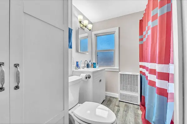 6528 W North Ave, Wauwatosa, WI 53213