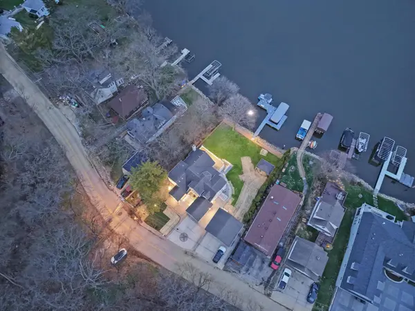 191 Riverside Dr, Waterford, WI 53185