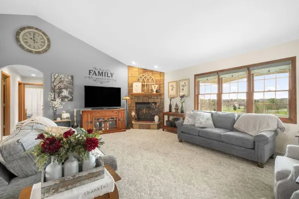 7475 Country View Ln, Wayne, WI 53090