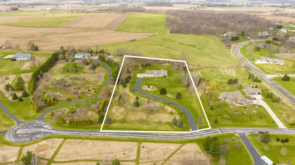 7475 Country View Ln, Wayne, WI 53090