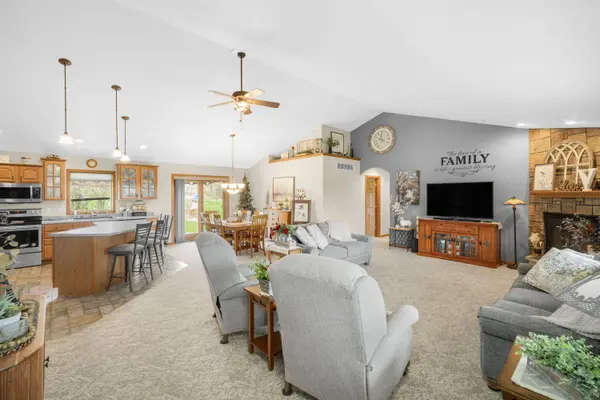 7475 Country View Ln, Wayne, WI 53090