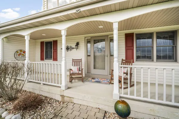 7475 Country View Ln, Wayne, WI 53090