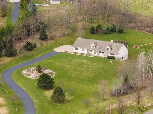 7475 Country View Ln, Wayne, WI 53090