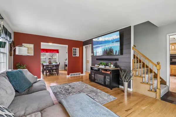 2115 N 119th St, Wauwatosa, WI 53226