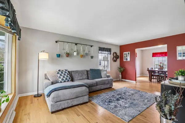 2115 N 119th St, Wauwatosa, WI 53226