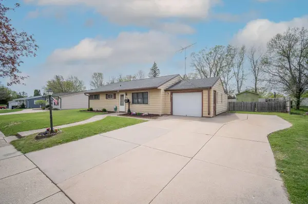 628 Pleasant Dr, West Bend, WI 53095