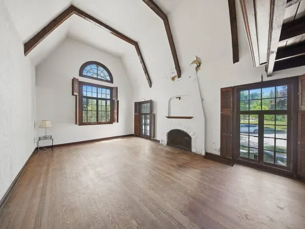 1555 E Olive St, Shorewood, WI 53211