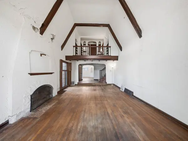 1555 E Olive St, Shorewood, WI 53211