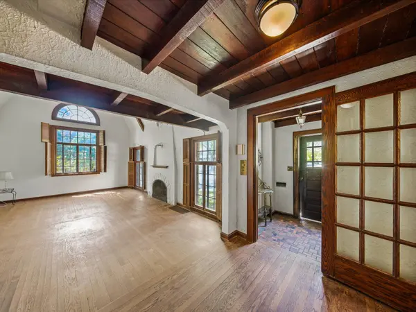 1555 E Olive St, Shorewood, WI 53211