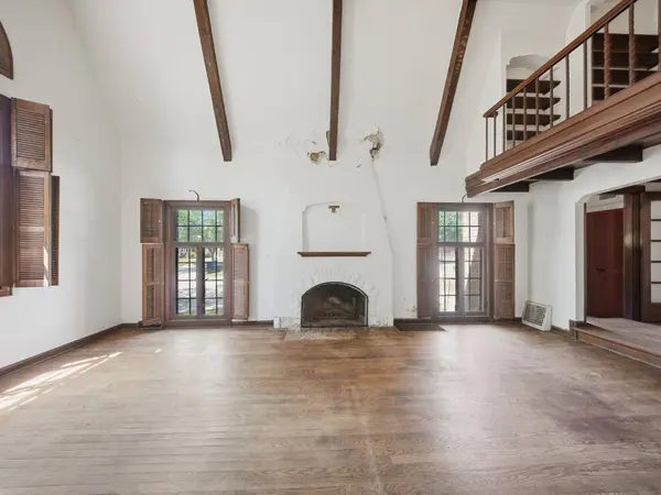 1555 E Olive St, Shorewood, WI 53211