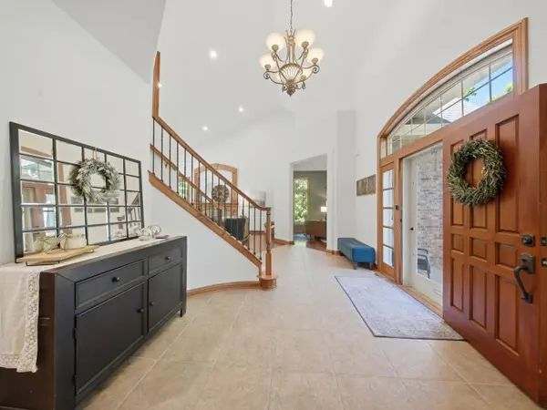 10101 N Hunt Club Ct, Mequon, WI 53097