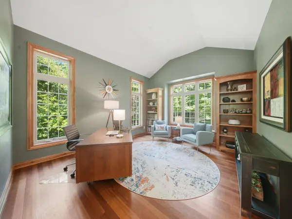 10101 N Hunt Club Ct, Mequon, WI 53097