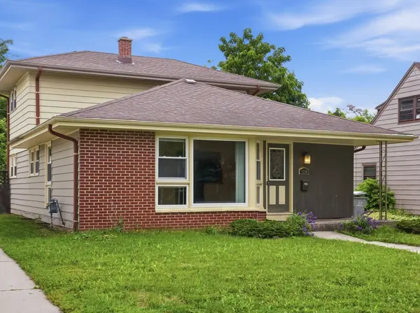 3334 N 98th St, Milwaukee, WI 53222