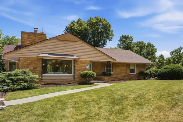 3580 Sunny Crest Dr, Brookfield, WI 53005