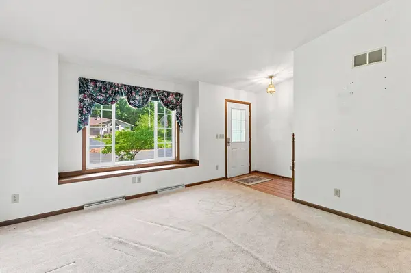 117 Manor Ct, Slinger, WI 53086