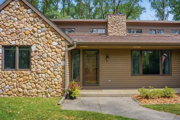 19800 W Briar Ridge Dr, Brookfield, WI 53045