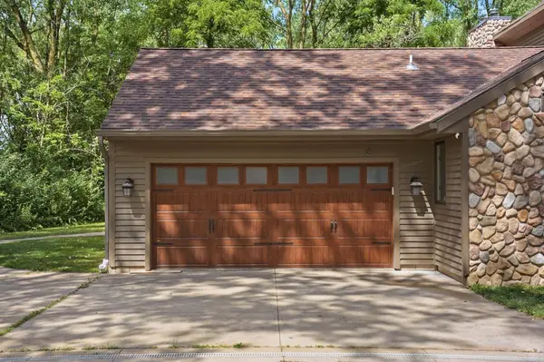19800 W Briar Ridge Dr, Brookfield, WI 53045