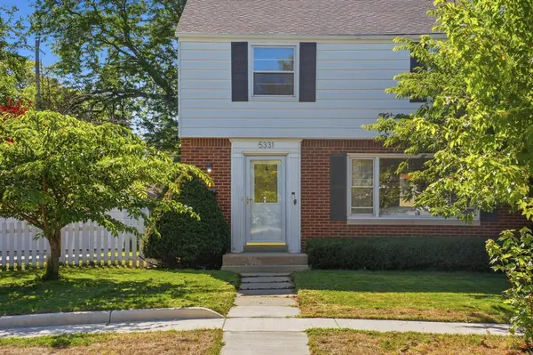 5331 N Lydell Ave, Glendale, WI 53217