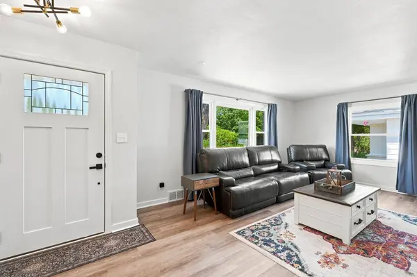 3430 N Mayfair Rd, Wauwatosa, WI 53222