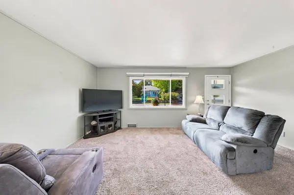 100 N Highland Ave, Thiensville, WI 53092