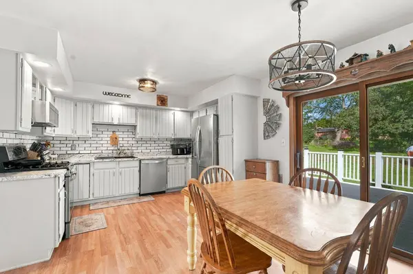 N65W28506 Fairlane Dr, Merton, WI 53029
