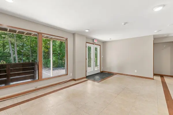 610 Downing Dr, Waukesha, WI 53186