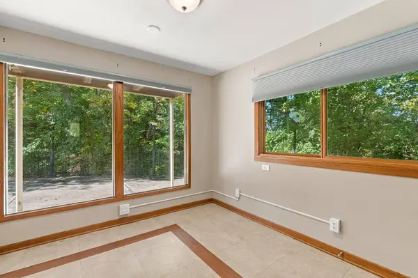 610 Downing Dr, Waukesha, WI 53186