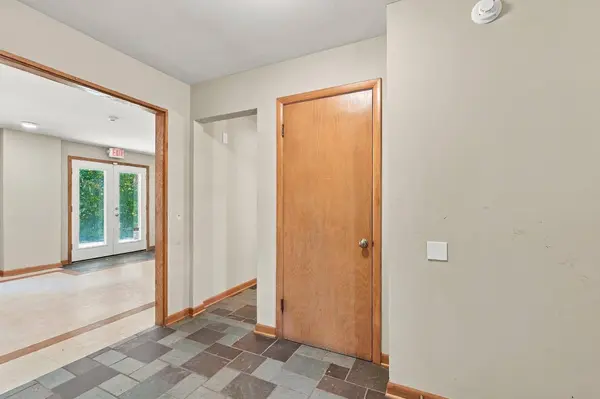 610 Downing Dr, Waukesha, WI 53186