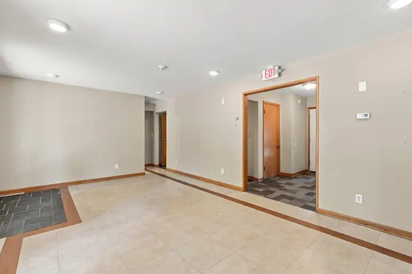 610 Downing Dr, Waukesha, WI 53186