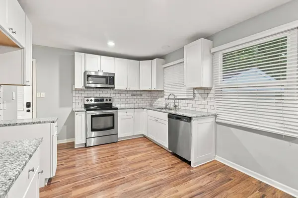 134 N Orchard St, Thiensville, WI 53092