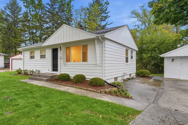 134 N Orchard St, Thiensville, WI 53092