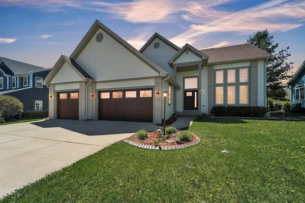 511 Thurow Dr, Oconomowoc, WI 53066