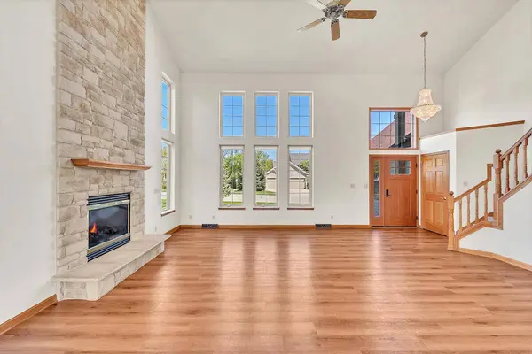 511 Thurow Dr, Oconomowoc, WI 53066