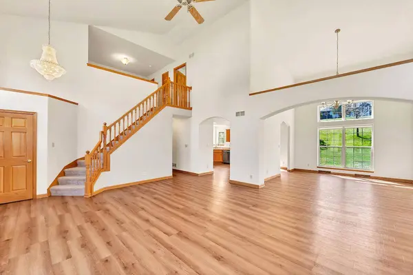 511 Thurow Dr, Oconomowoc, WI 53066