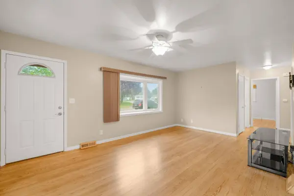 204 Marguerite Ct, Mayville, WI 53050