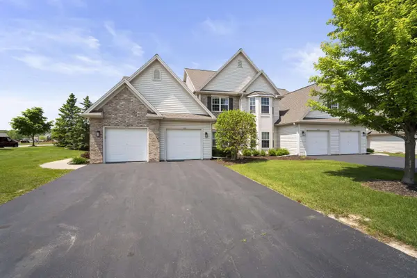 1820 Stony Ln, Slinger, WI 53086
