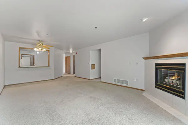 4521 S 124th St, New Berlin, WI 53151