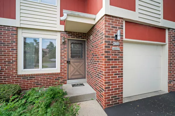 W144N4809 Stone Dr, Menomonee Falls, WI 53051