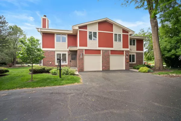 W144N4809 Stone Dr, Menomonee Falls, WI 53051