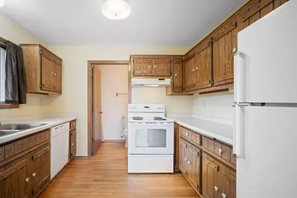 W144N4809 Stone Dr, Menomonee Falls, WI 53051