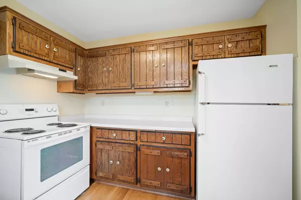 W144N4809 Stone Dr, Menomonee Falls, WI 53051